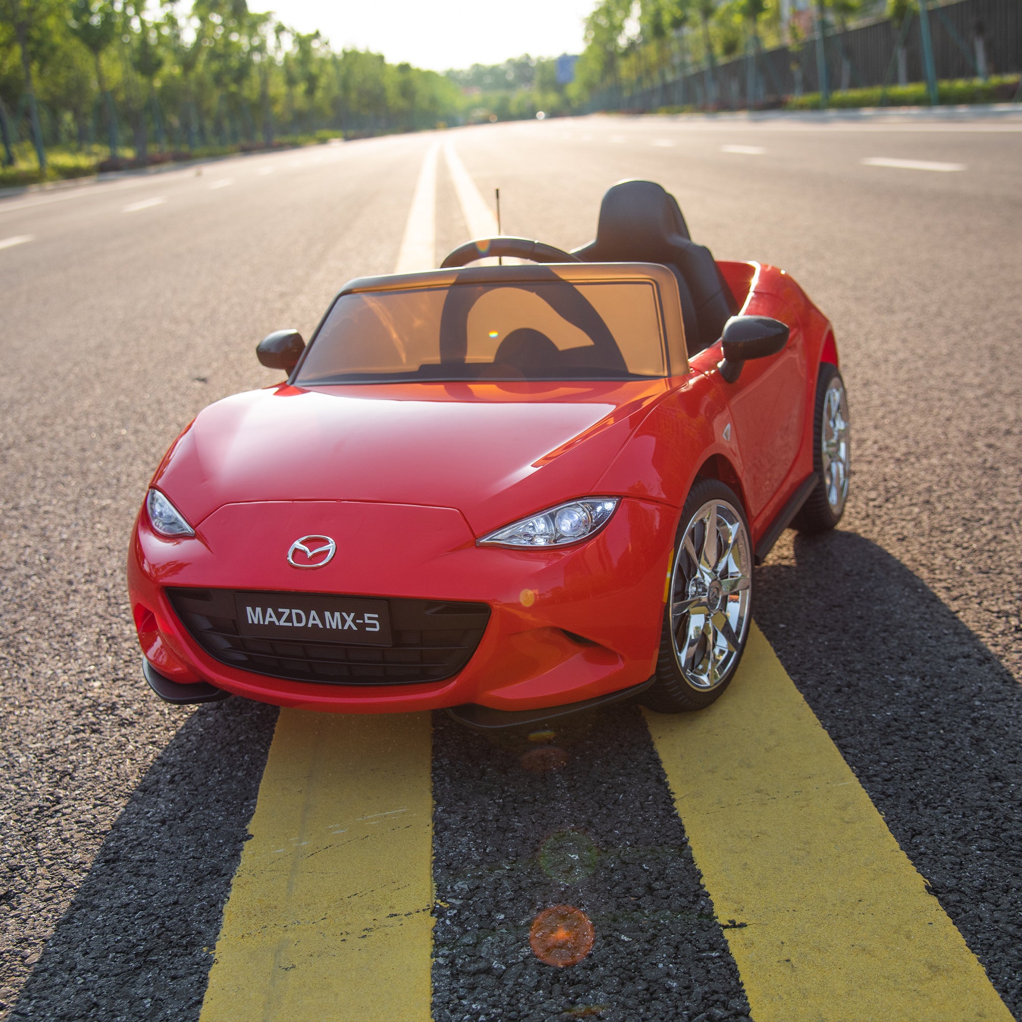 MAZDA MX-5 RF 12V Kids Ride-On Car with Remote Control (red)