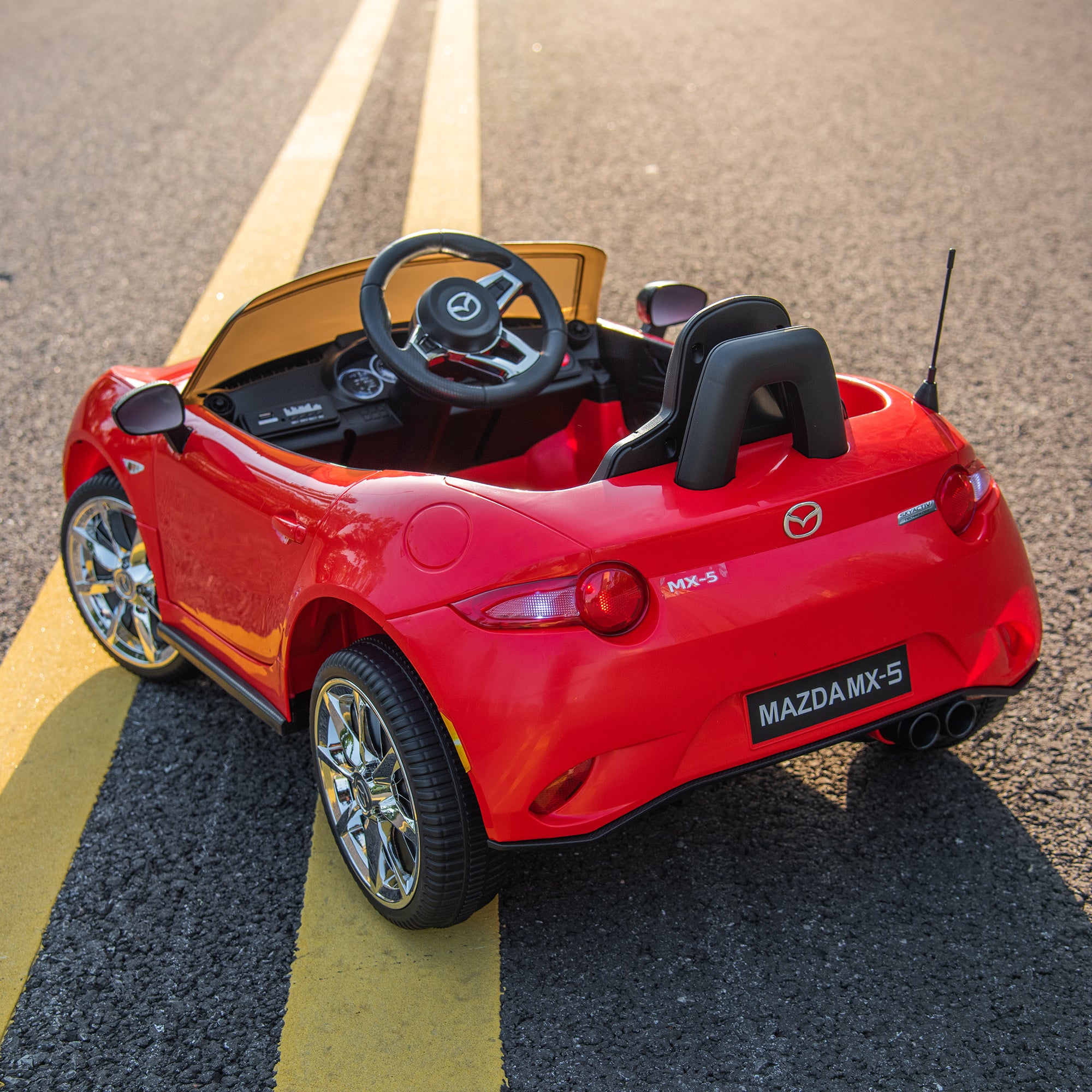 MAZDA MX-5 RF 12V Kids Ride-On Car with Remote Control (red)